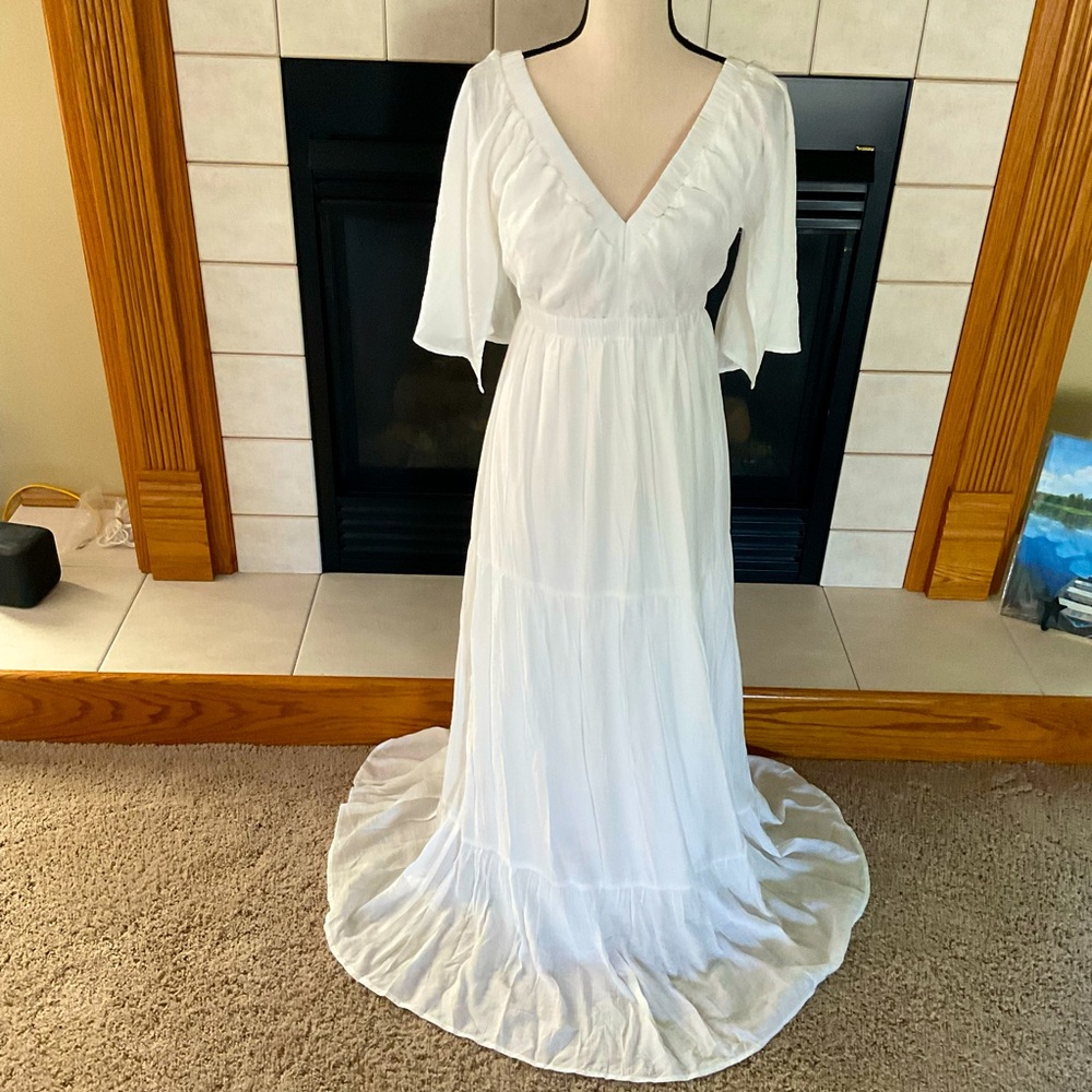 Vici x Caitlyn White Flowy Maxi Dress